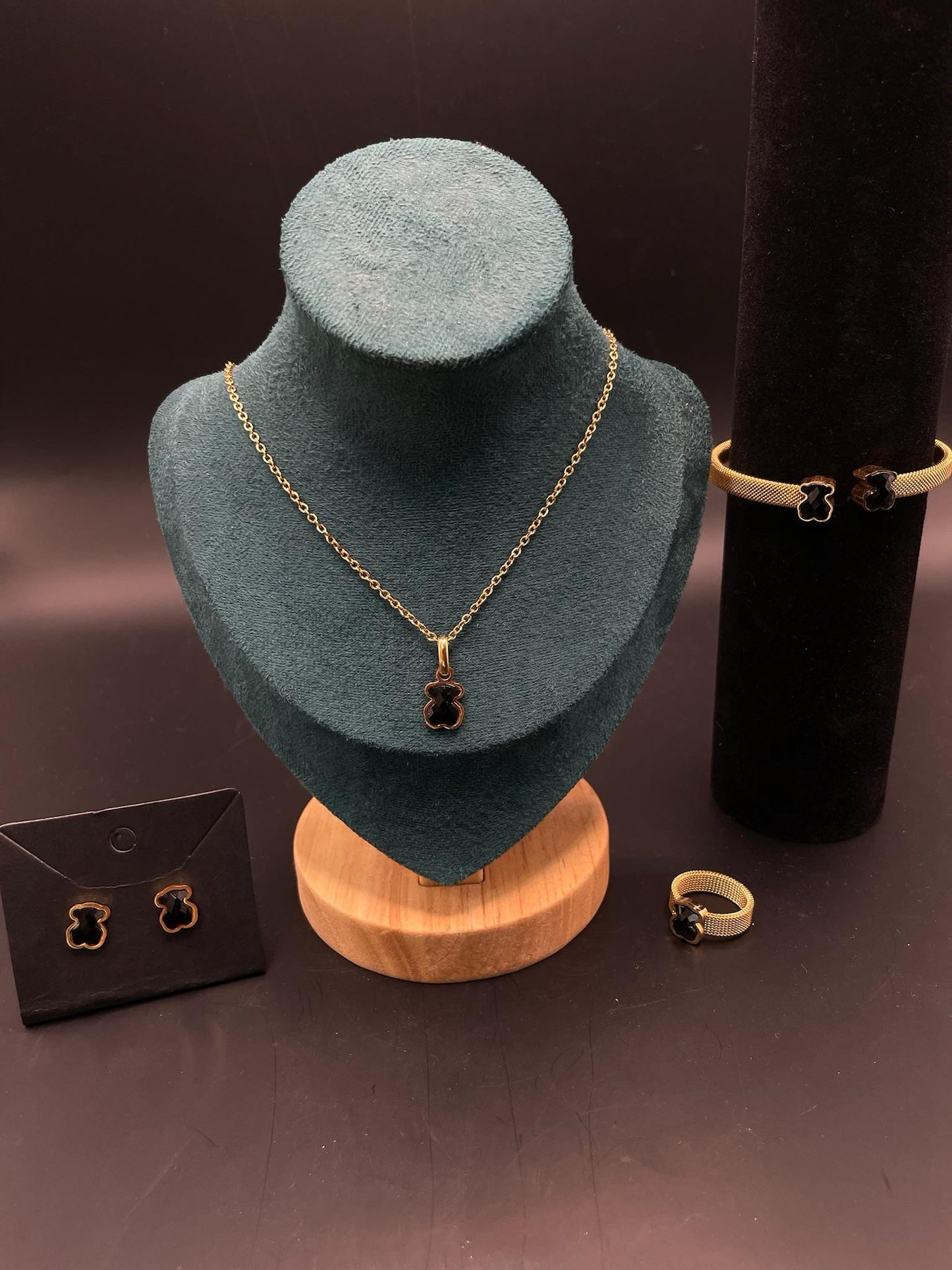 Love me Onyx Gold Collar, Aretes, Anillo y Brazalete