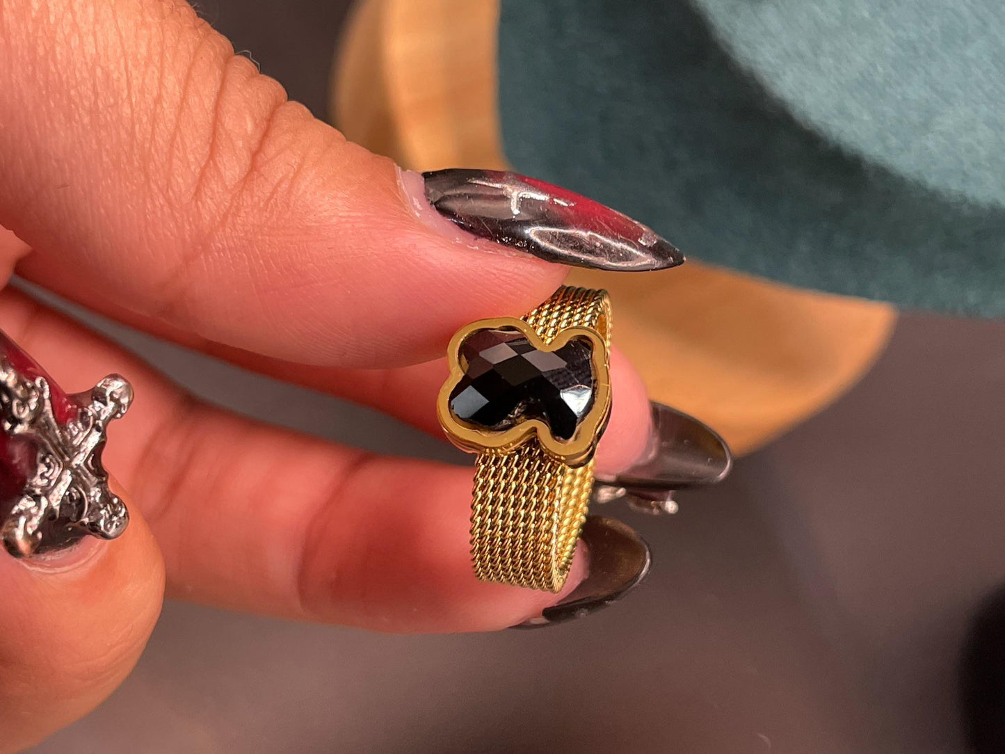 Love me Onyx Gold Collar, Aretes, Anillo y Brazalete