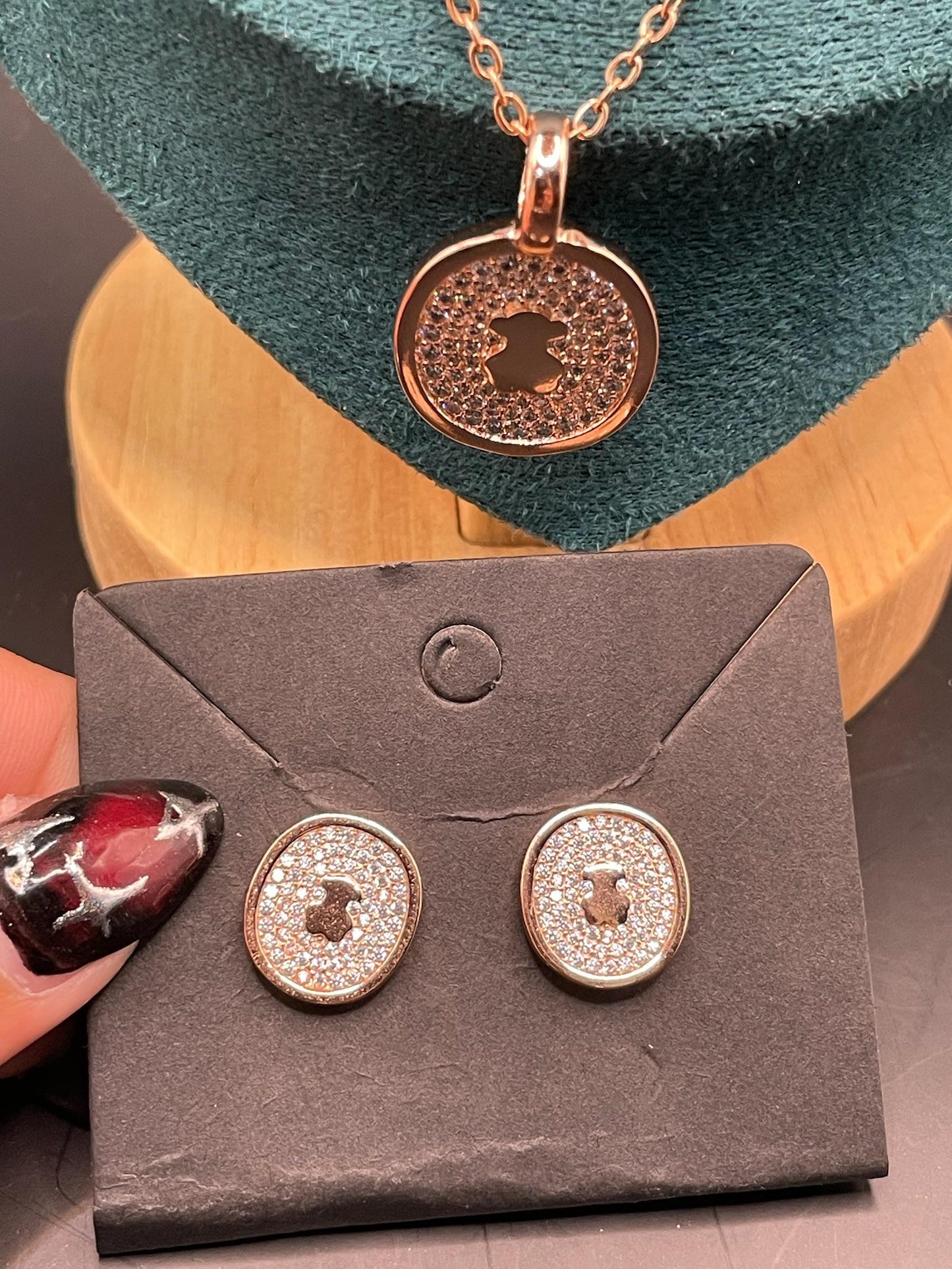 Collar y Aretes Camil