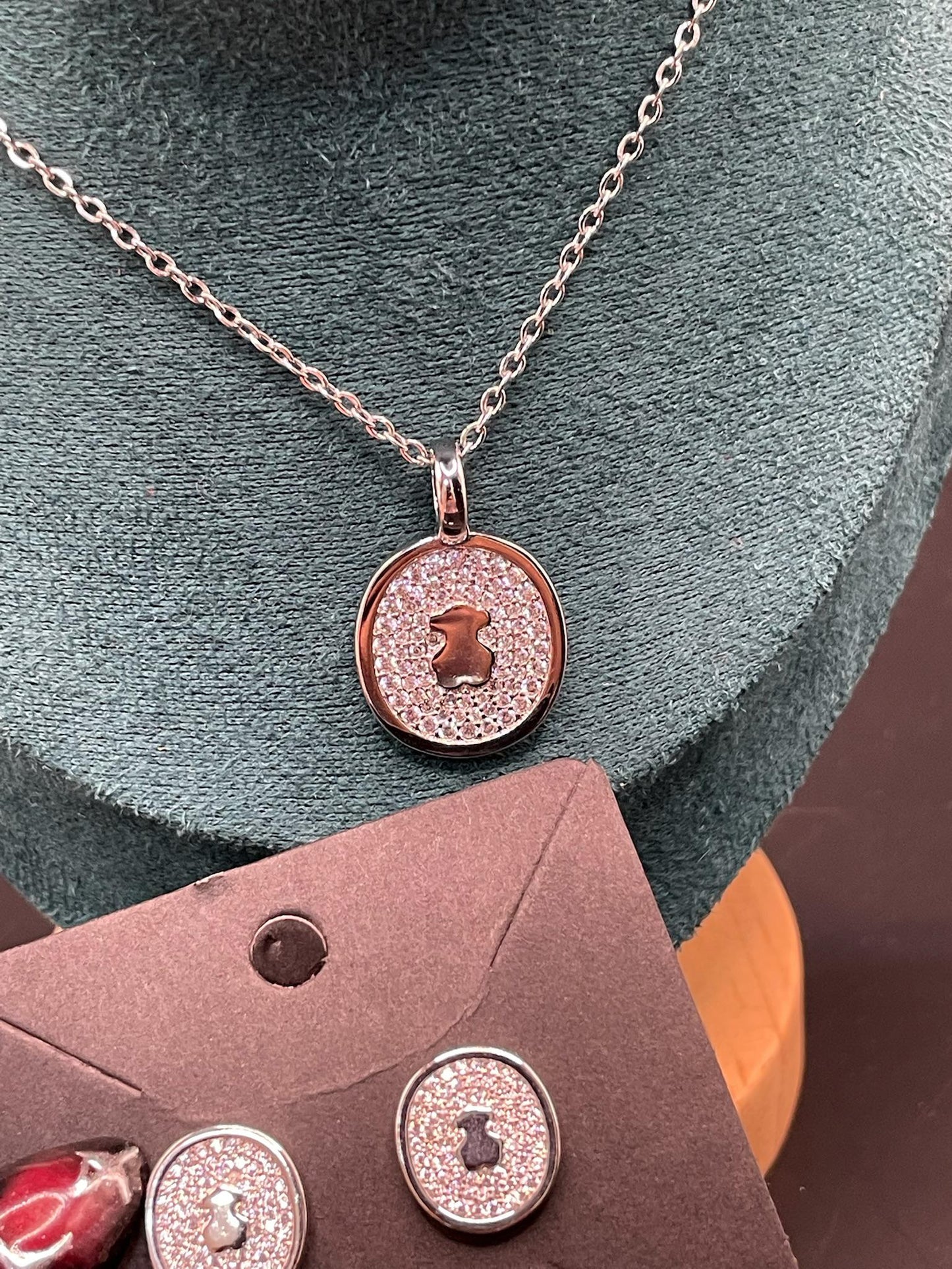 Collar y Aretes Camil