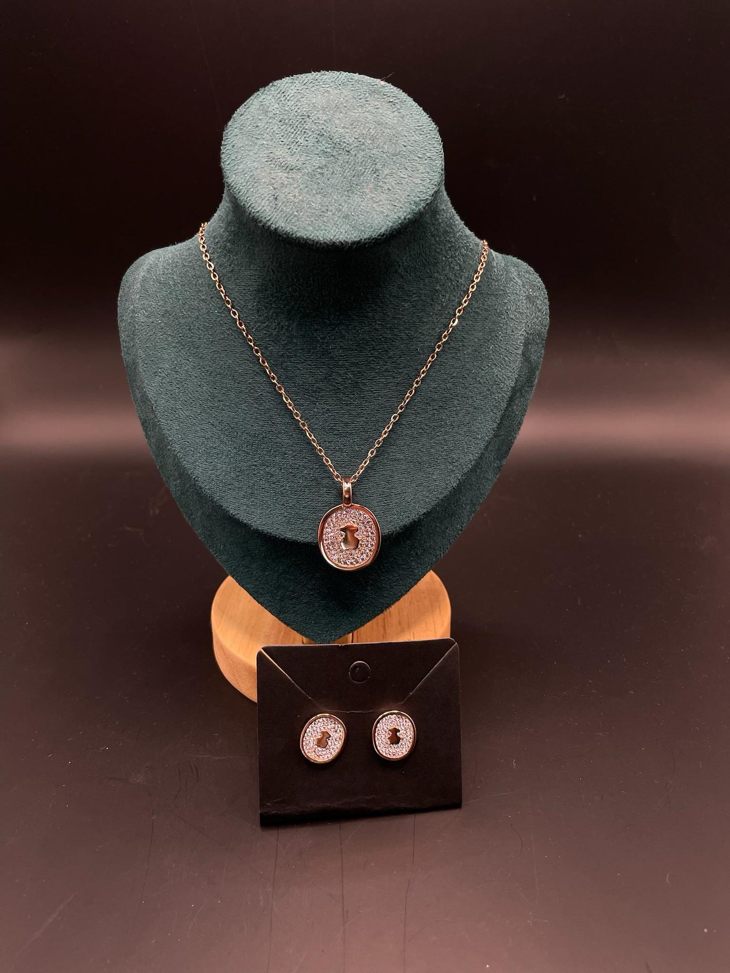 Collar y Aretes Camil
