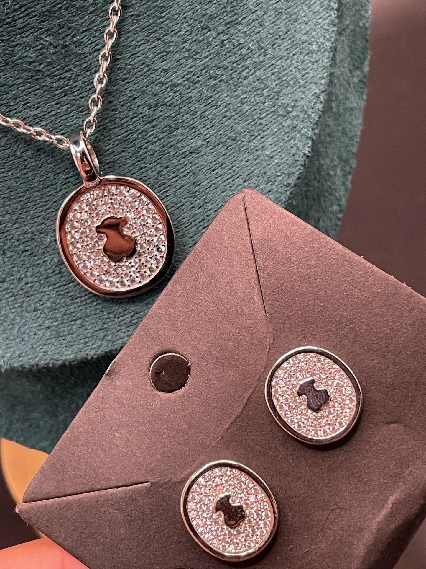 Collar y Aretes Camil