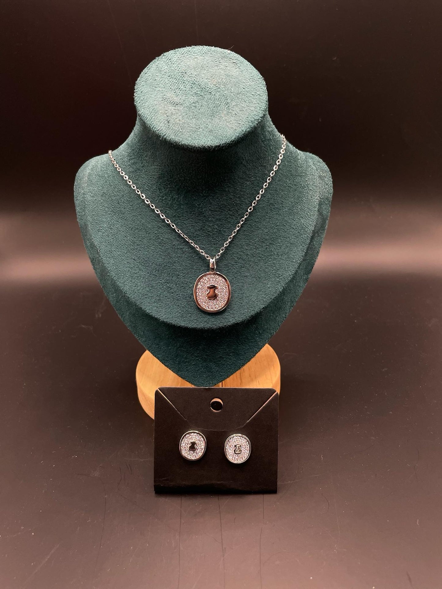 Collar y Aretes Camil